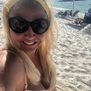 Meet your Posher, Dina